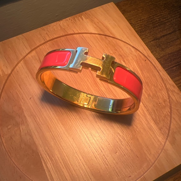 Clic H Bracelet Gold with Rose Saumon Enamel Limited